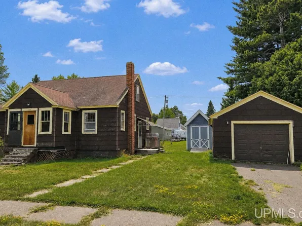 1304 Hancock St, Wakefield, MI 49968