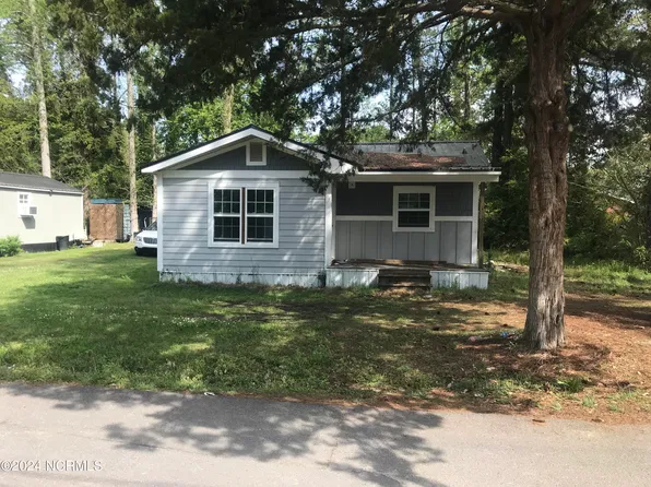 410 Devane Street, Wallace, NC 28466