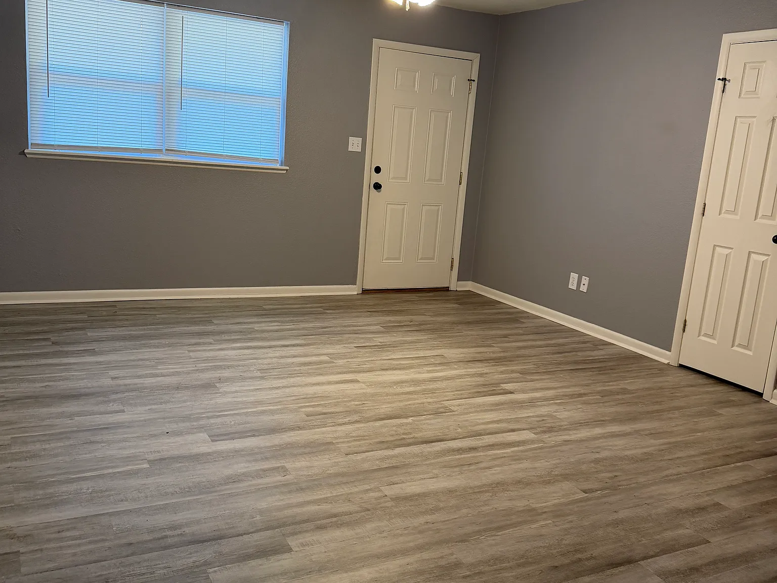 4 bed, 1.5 bath, 1300 sqft, $1,500 — Photo 1