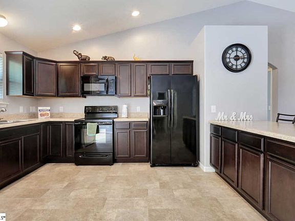 4th image of 306 Hampton Farms Trl