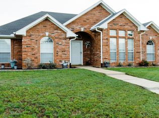 3745 Village Bnd, Paris, TX 75462