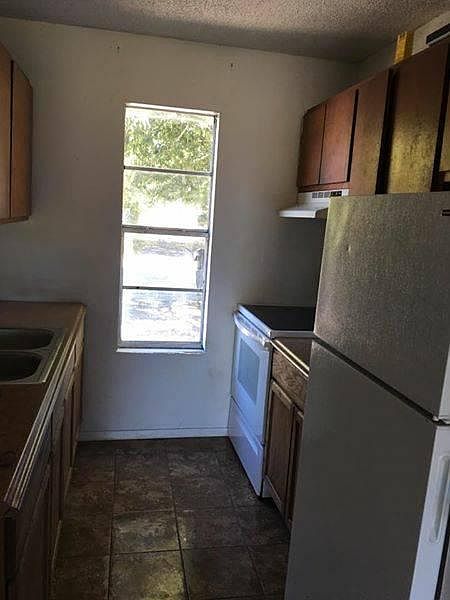 1st image of 2222 Woodland Dr