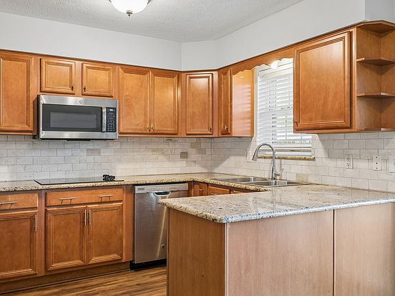 5th image of 7023 Kingsbury Dr
