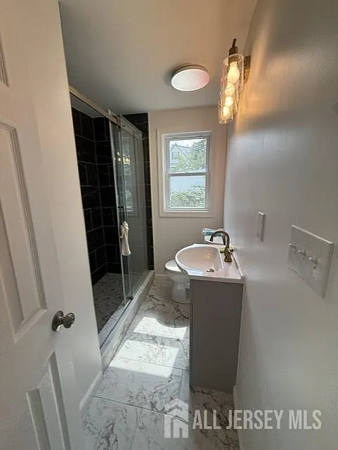 4 bed, 1.0 bath, 1308 sqft, $3,800 — Photo 3