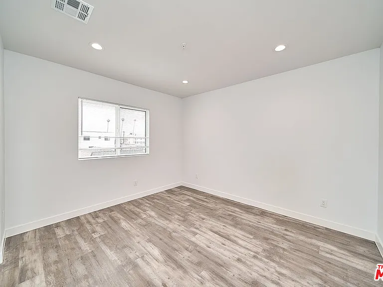 601 1/2 W 41st Pl — Photo 13