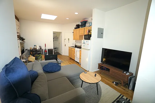 Rented by Best Apartments North Inc | media 25