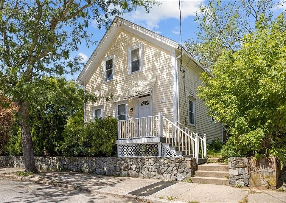 1st image of 217 Bay View Ave #221