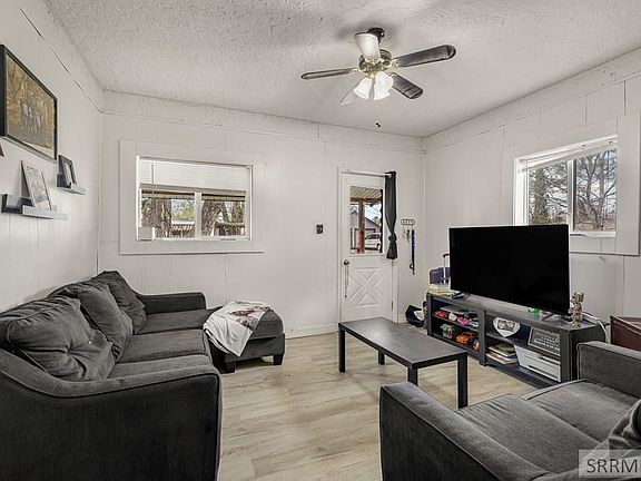 2nd image of 218 Bonham St