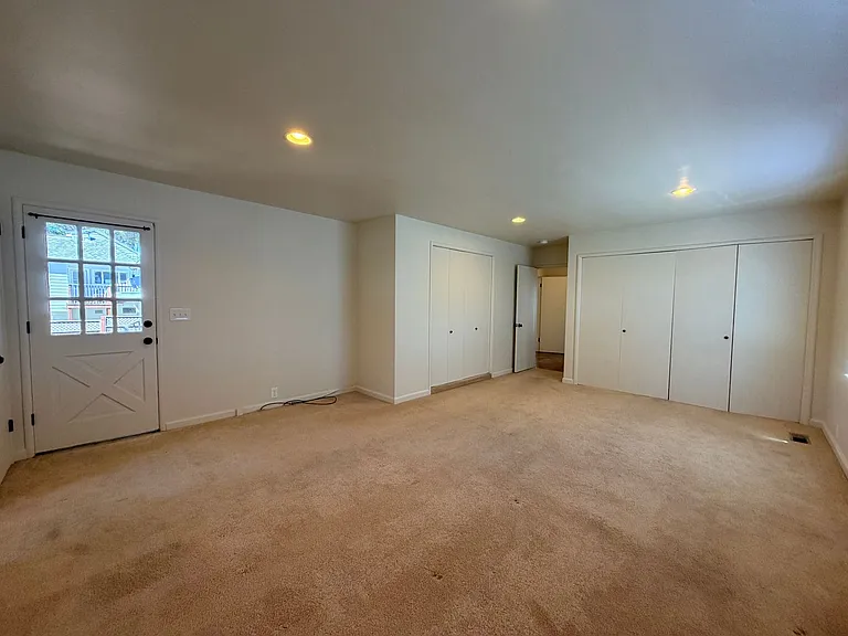 960 Forest Ave — Photo 28