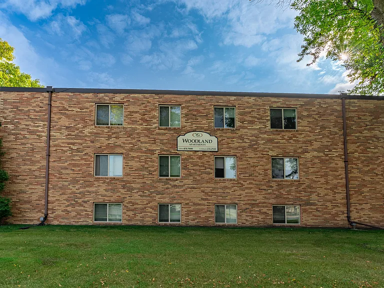 Fargo, ND Woodland Apartments | Exterior