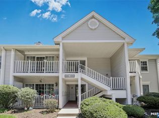 1066 Ash Dr, Mahwah, NJ 07430