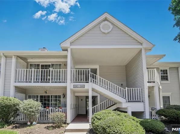 1066 Ash Dr, Mahwah, NJ 07430