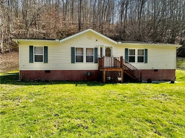 1346 Toneys Branch Rd, Bloomingrose, WV 25024