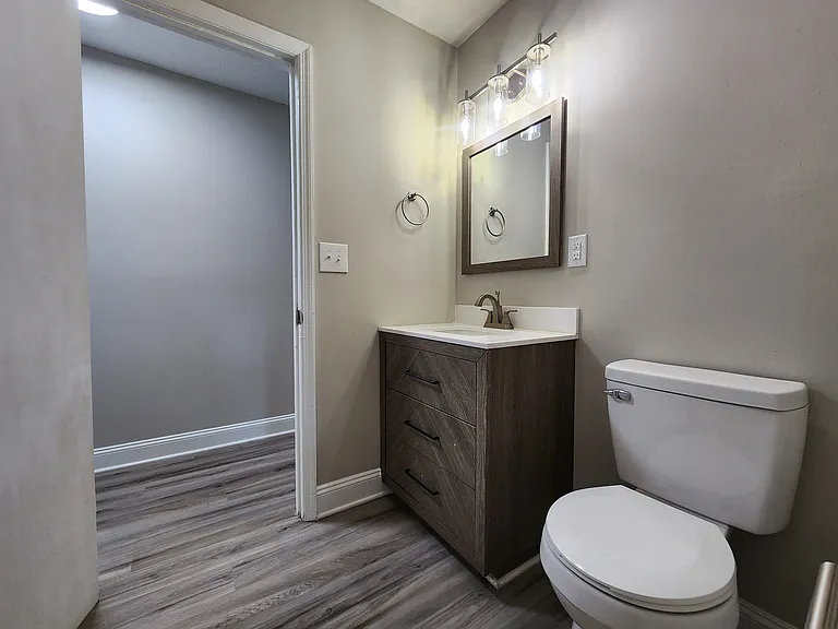 445 Summerland Dr — Photo 15