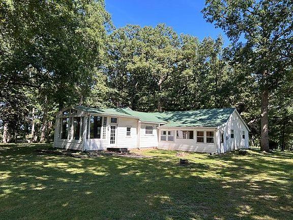 3rd image of 233 Denman Rd