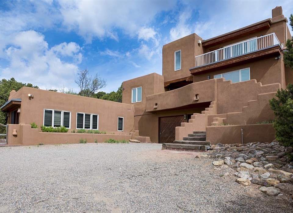 1st image of 1009 Paseo Barranca