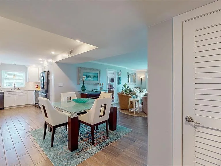 1120 N Shore Dr NE #501 — Photo 8