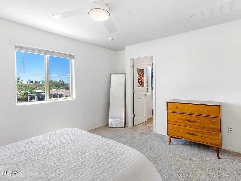 1032 E Descent St — Photo 4