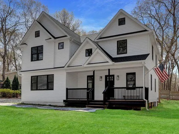 12 Syosset Road, Sound Beach, NY 11789