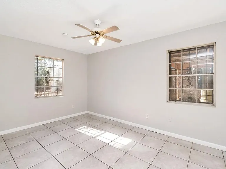 1517 Colgin St — Photo 13