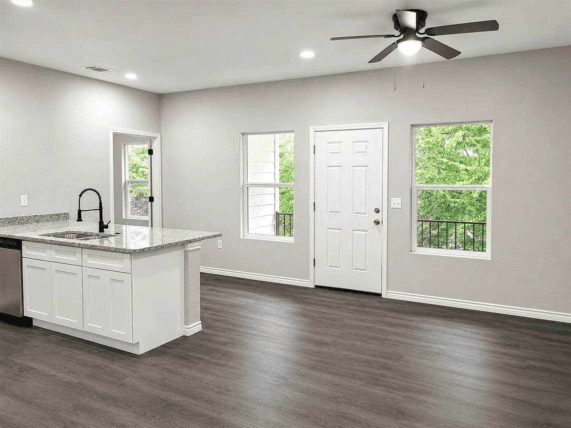 3 bed, 1115 sqft, $1,295 — Photo 3