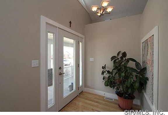 4th image of 55 Wren Dr