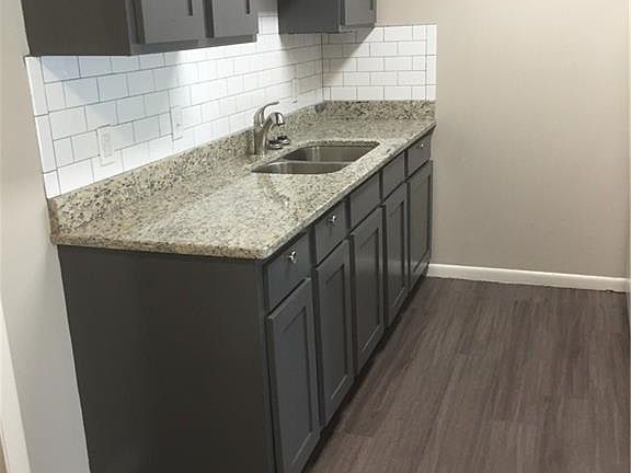 4th image of 2855 Topeka St APT B