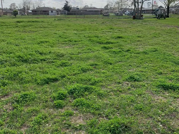 605 Woodside Dr, Houma, LA 70363