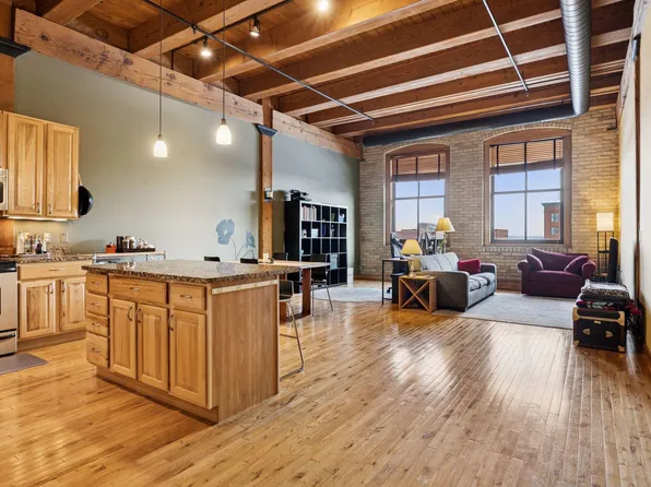 289 5th St E Unit 403, Saint Paul, MN 55101