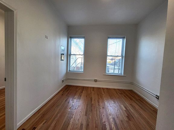 4th image of 2523 S Whipple St #2R