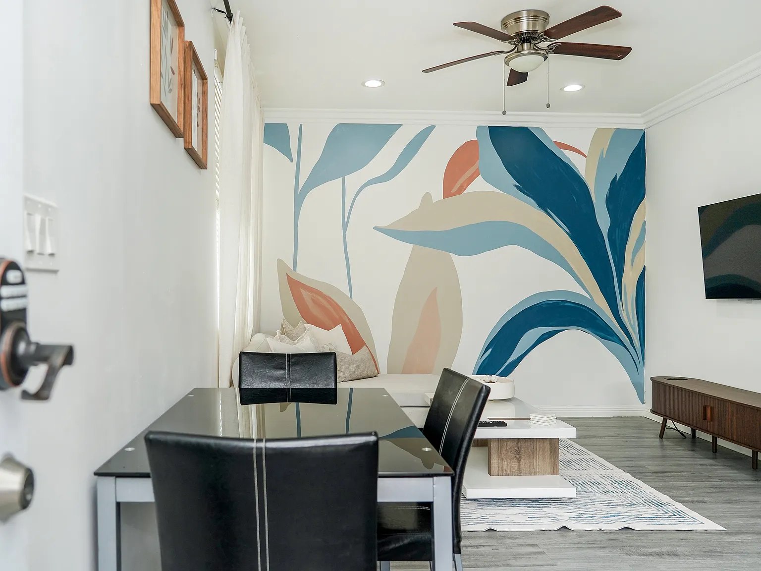1 bed, 400 sqft, $3,000 — Photo 2