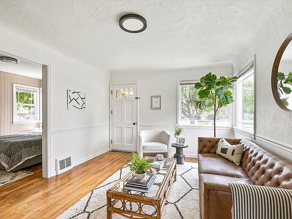 4th image of 3328 W Garland Ave