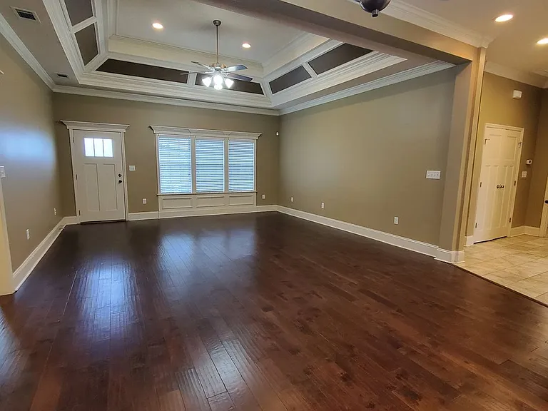 518 Barnside Ln — Photo 3