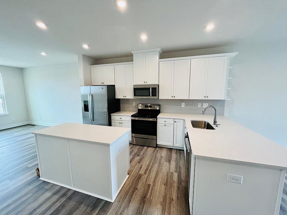 kitchen- stainless steel appliances /quartz countertops