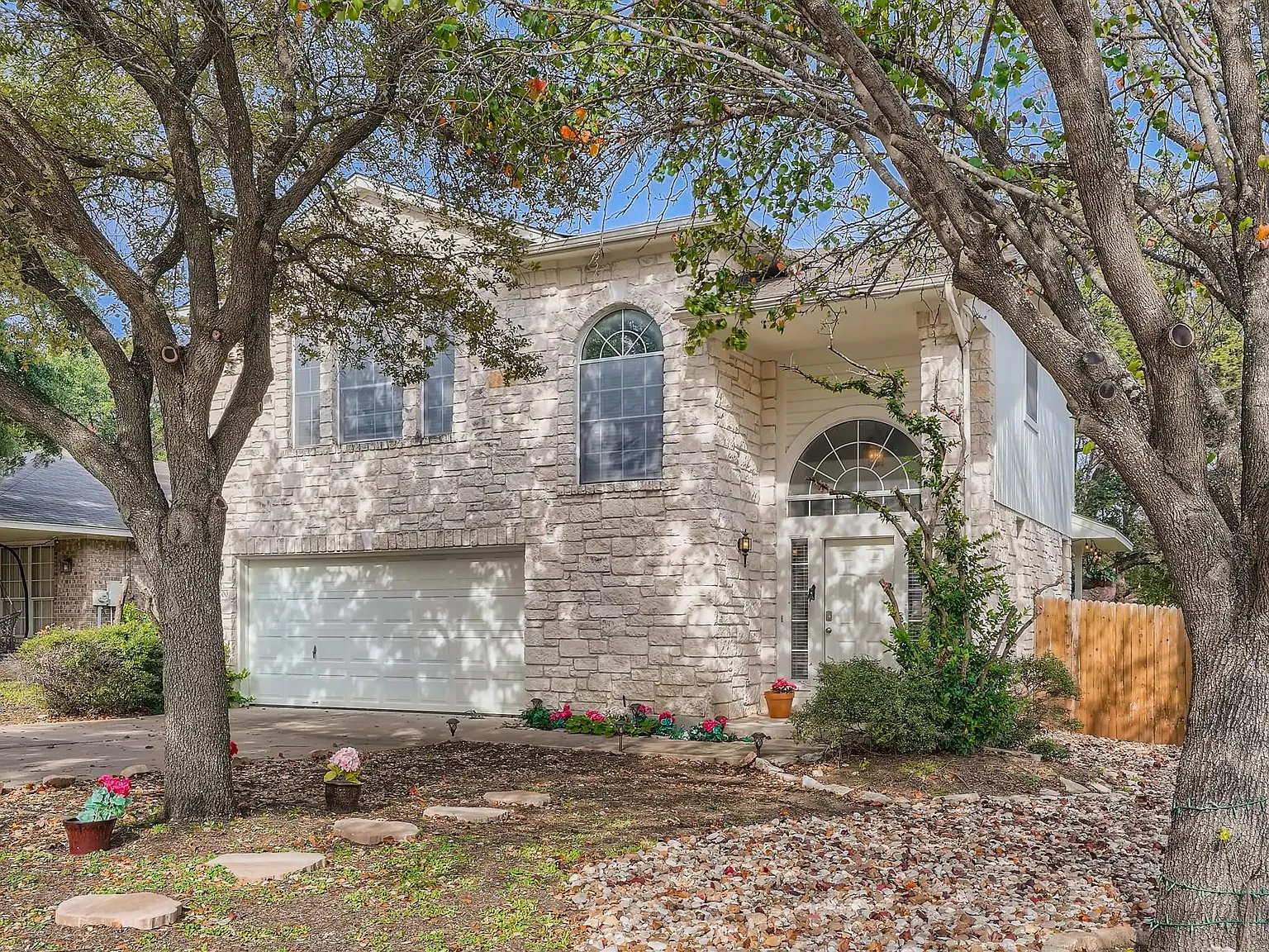 3 bed, 2.5 bath, 1772 sqft, $2,598 — Photo 1
