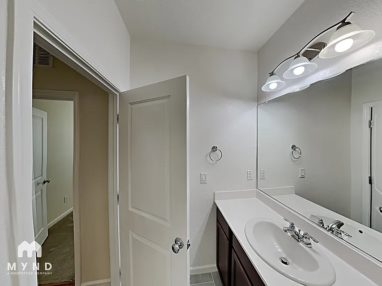 2367 Hancock Dr — Photo 32