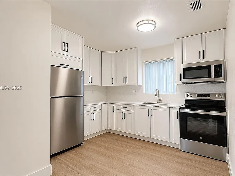 1670 W 42nd St #1672 — Photo 11