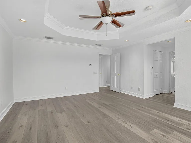 8326 Emerald Winds Cir — Photo 32