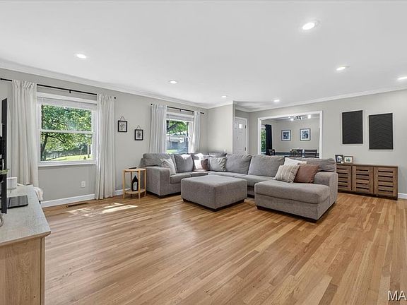 3rd image of 720 Fernview Dr
