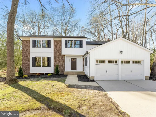 37 E Red Oak Dr, Voorhees, NJ 08043