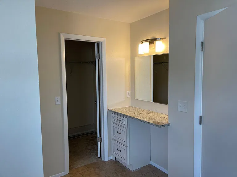 4001 Sandpointe Dr — Photo 10
