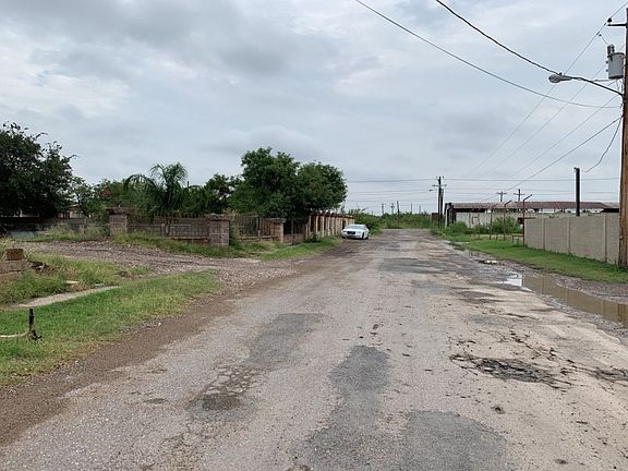 4th image of 145 Jardines Verdes Dr