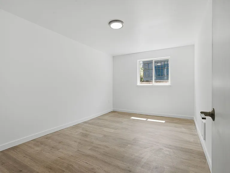Loyal Heights Apartments — Photo 11