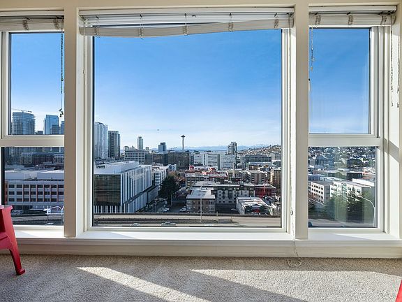 3rd image of 400 Melrose Ave E APT 604