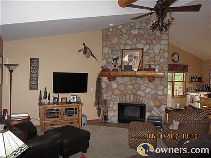 Living room/fireplace