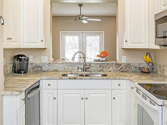 2nd image of 1649 Hawthorne Pl