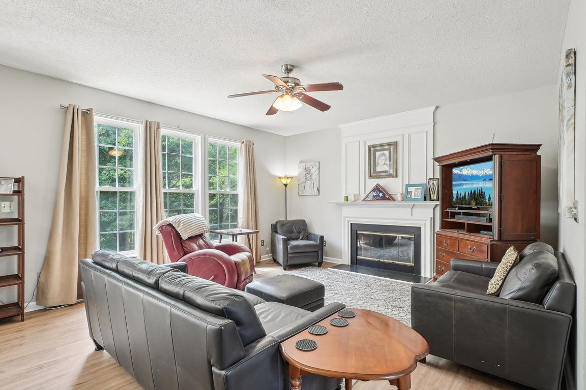 Colony Woods Dr-1705-008.jpg