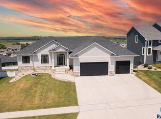 1624 W Legacy Dr, Brandon, SD 57005