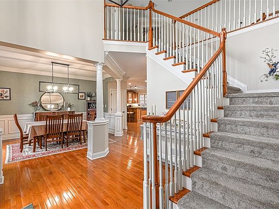 3rd image of 30 Burke Rd