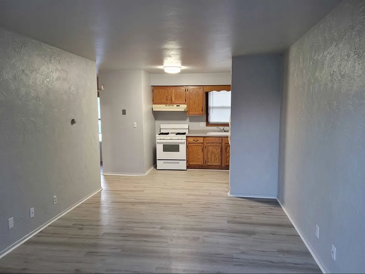 Building Photo - 154 Linden St #2
